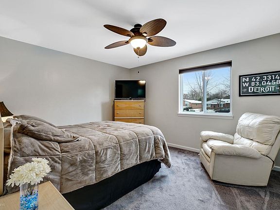 5th image of 23701 Talbot St