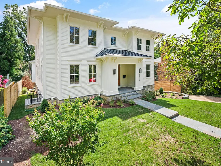 5022 Cathedral Ave NW — Photo 3