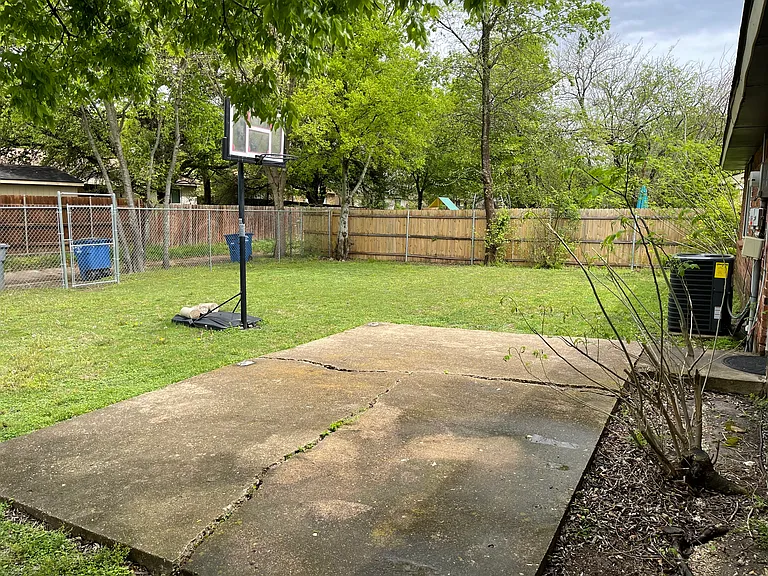7309 Ashcrest Ln — Photo 29