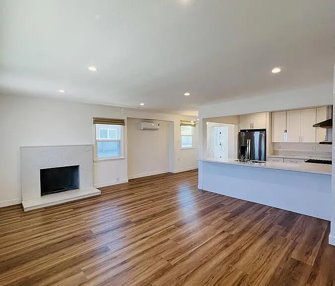 15523 Van Ness Ave — Photo 3
