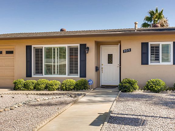 5th image of 909 La Tierra Dr