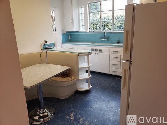 4th image of 2725 N Fruit Ave