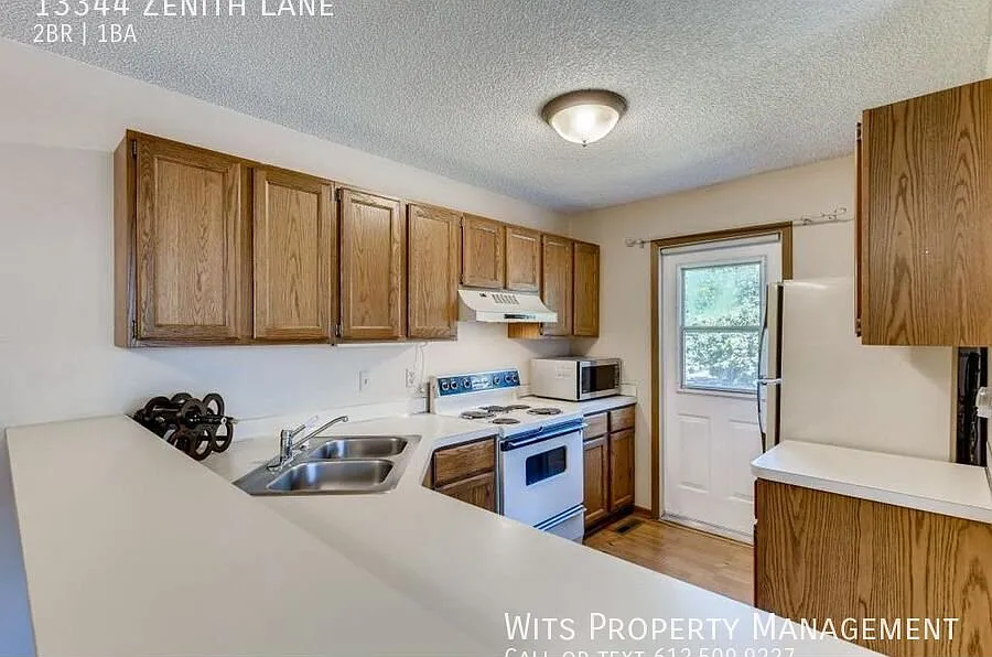 Fantastic 2 Bedroom, 1 Bathroom Townhouse — Photo 4
