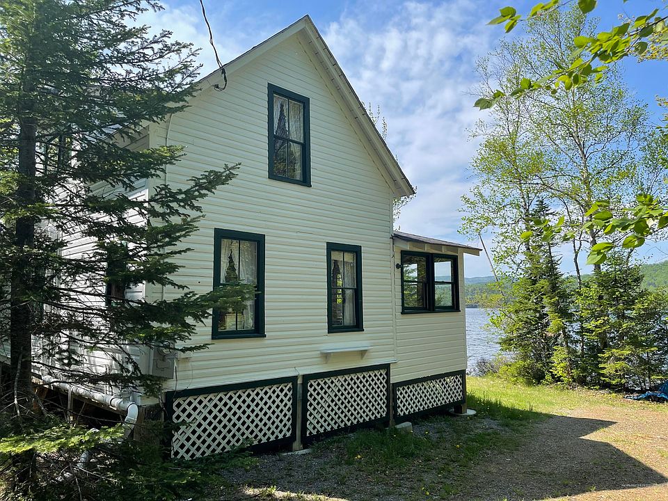 2nd image of 1102 Main St