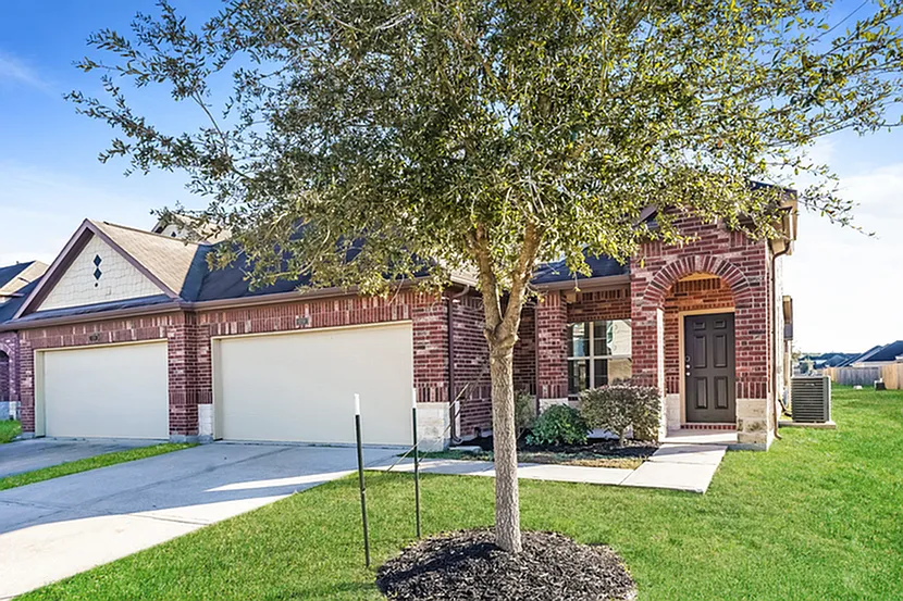 Bavaria Townhomes — Photo 3