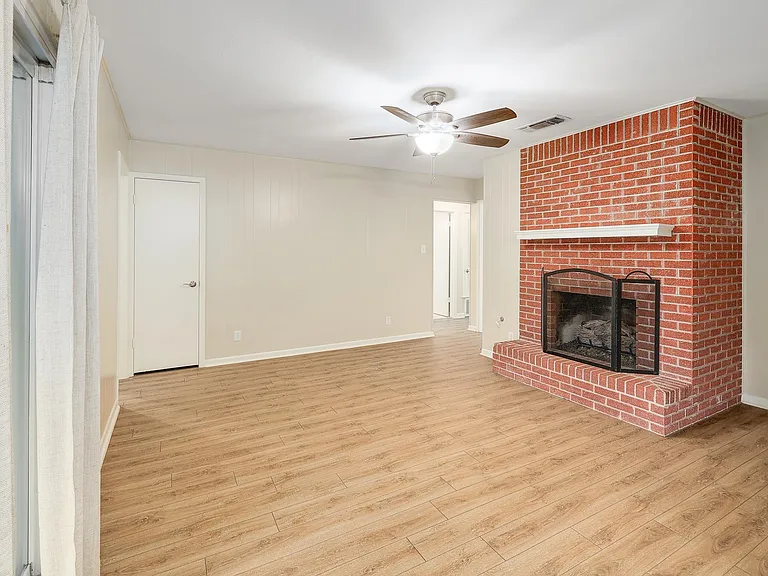 8609 Melshire Dr — Photo 5