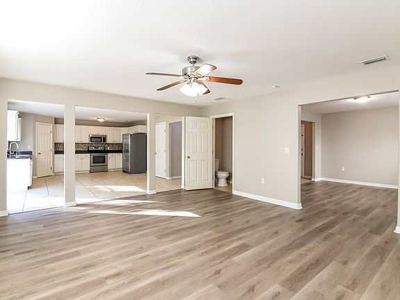 4th image of 560 Cody Caleb Dr