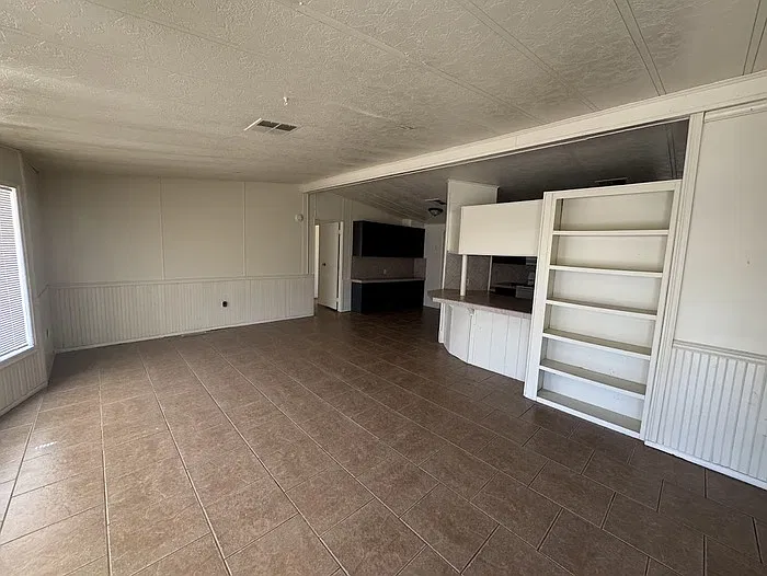 4 bed, 2.0 bath, 1352 sqft, $1,895 — Photo 3