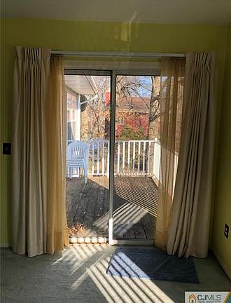 5th image of 396 Keswick Dr #396