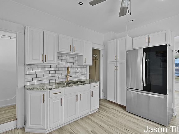 2nd image of 1006 Oakdale St SE