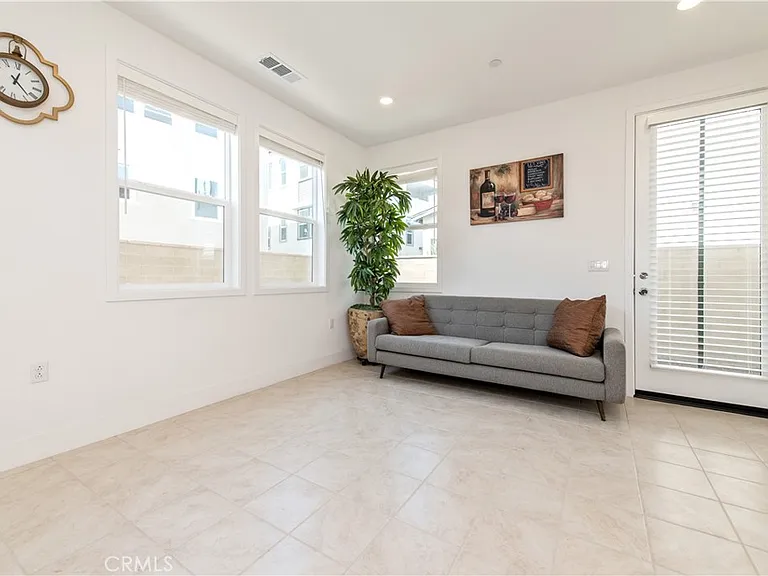 243 Yerba — Photo 7