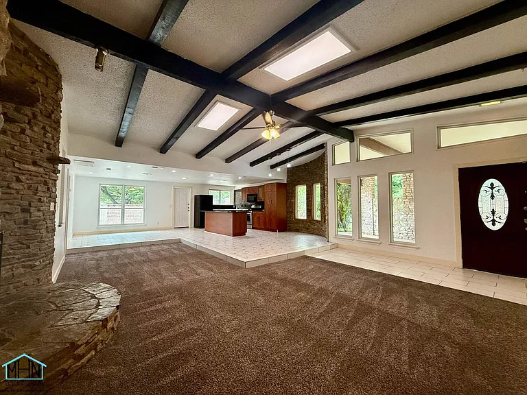 100 Bluet Ln — Photo 5