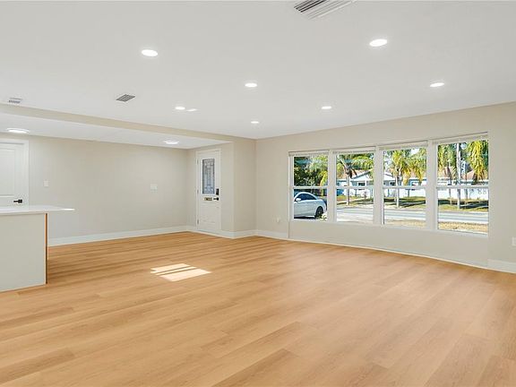 4th image of 2570 Derbyshire Rd