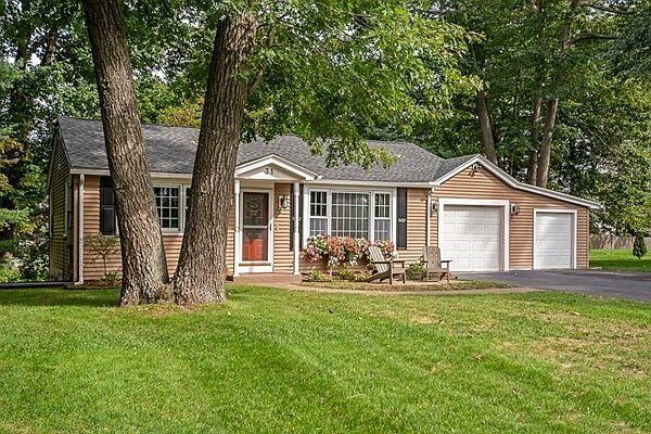 1st image of 31 Macarthur Dr
