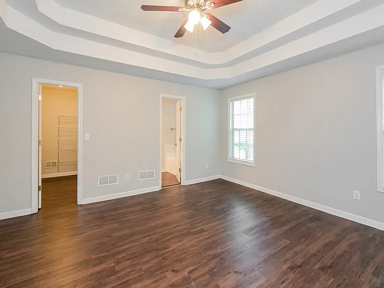 128 Alexander Dr — Photo 9