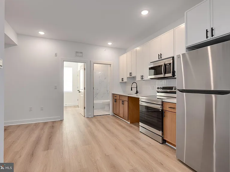 1634 W Susquehanna Ave #3 — Photo 2