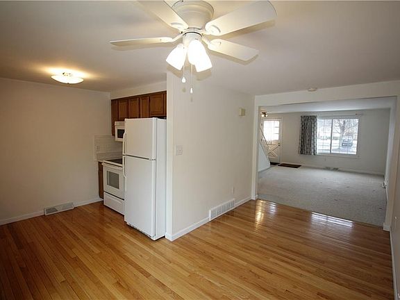 5th image of 124 Canterbury Ct