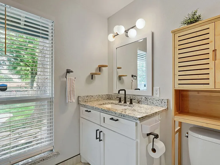 1602 Thornridge Rd — Photo 10