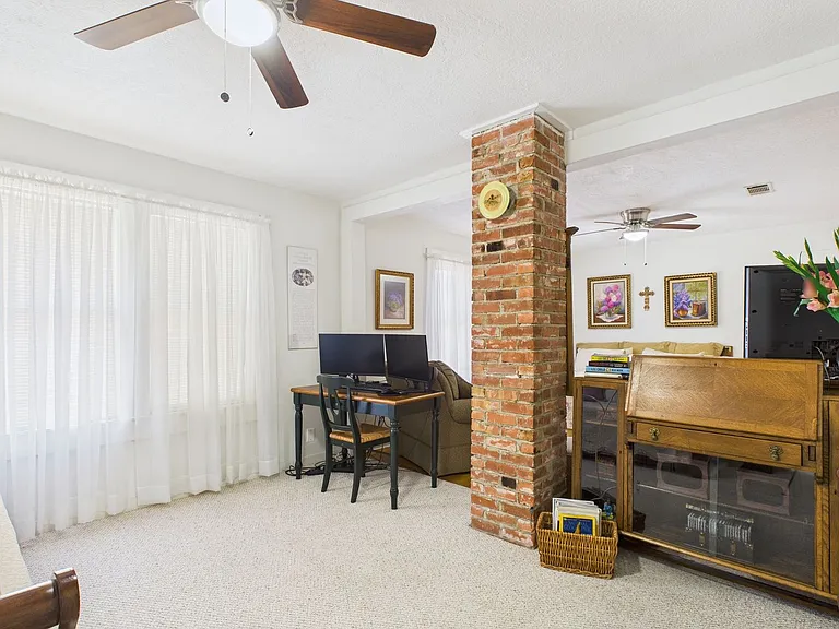 206 N Edison St — Photo 23