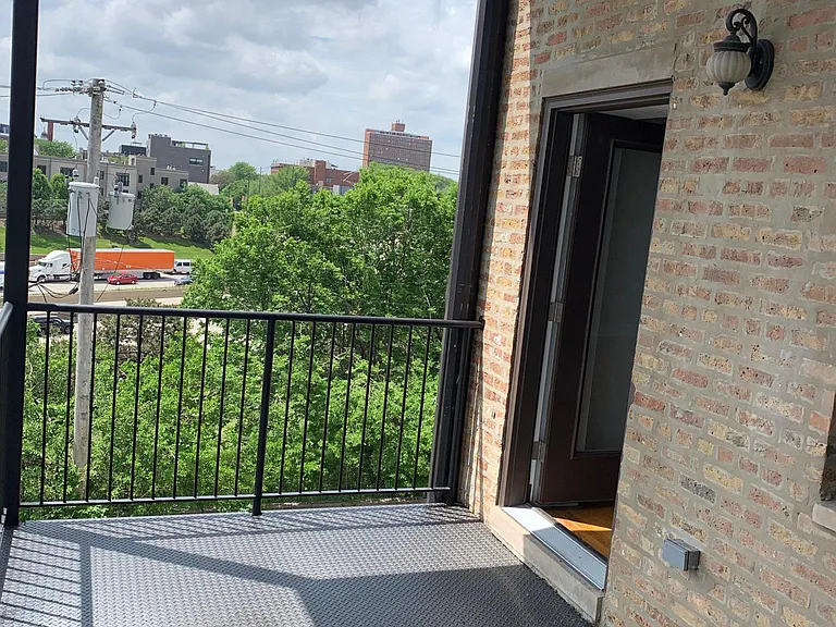 1135 W Chicago Ave #2W — Photo 28