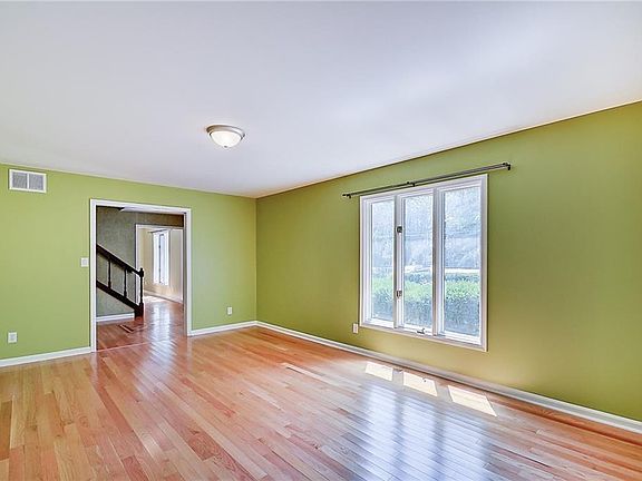 3rd image of 1550 W 96th St