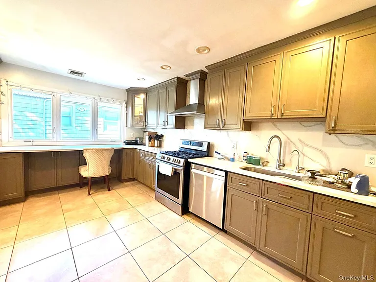 906 Park Ct — Photo 5