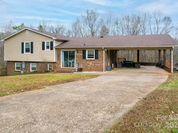 3842 22nd Street Ct NE, Hickory, NC 28601