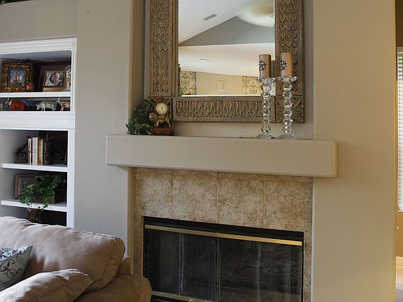 Gas Fireplace in FR
