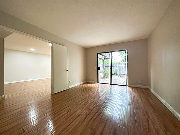 5th image of 1034 E Romney Dr