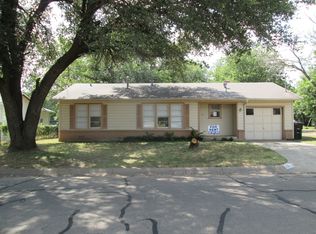 1013 Williams Ave, Cleburne, TX 76033