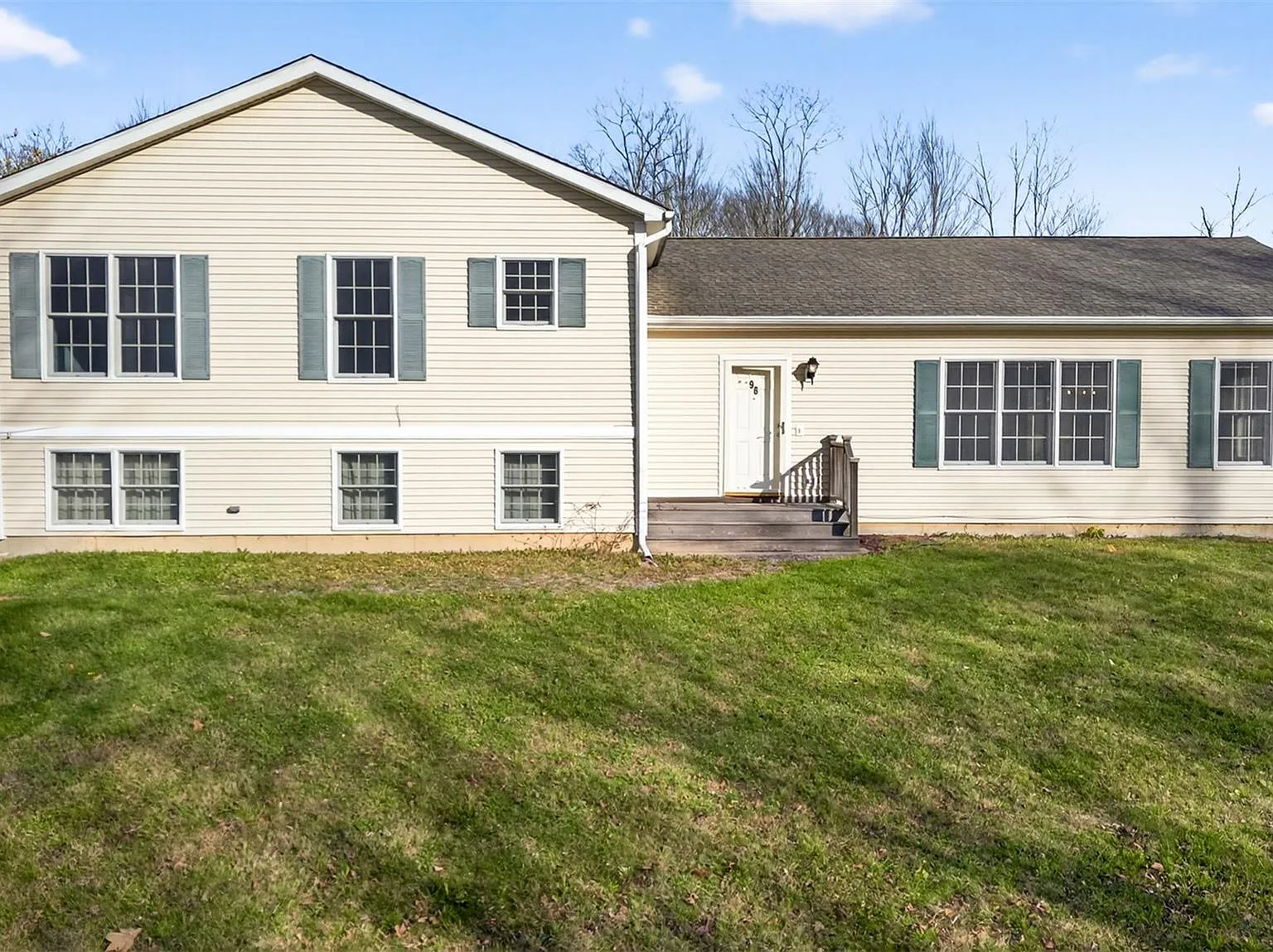 3 bed, 2.5 bath, 2856 sqft, $3,500 — Photo 2