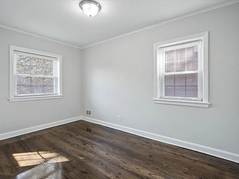 Scotland Park Townhomes — Photo 32