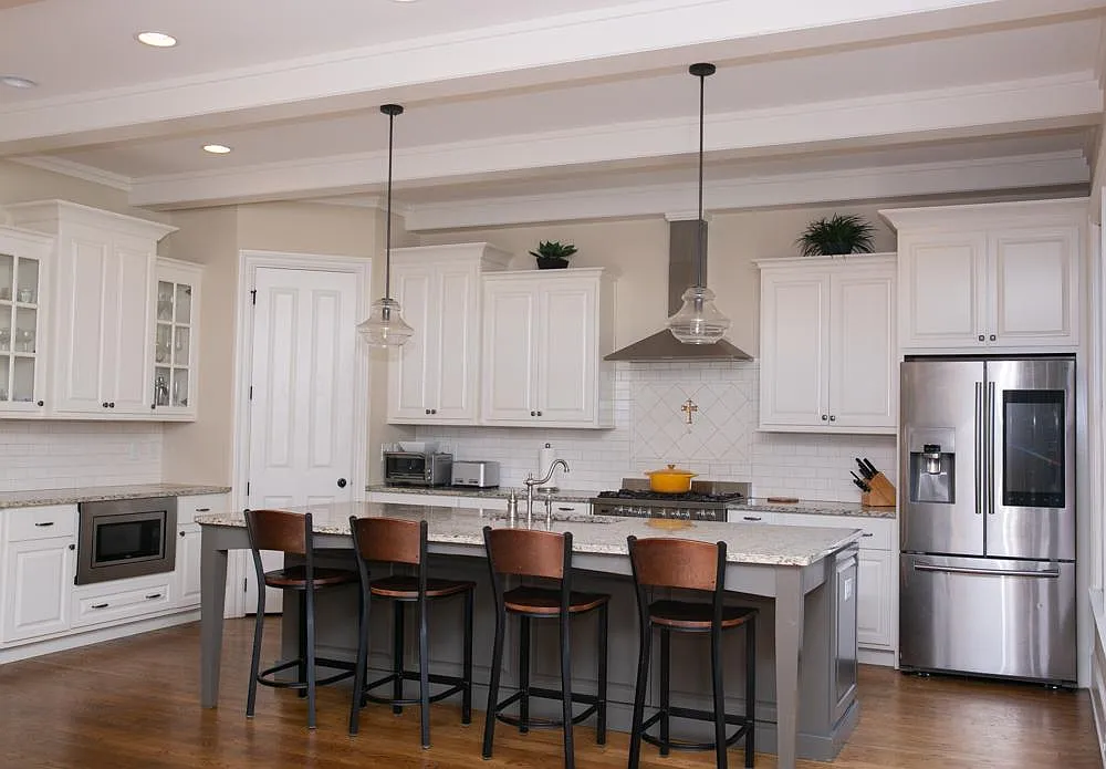 475 Woodward Dr — Photo 2