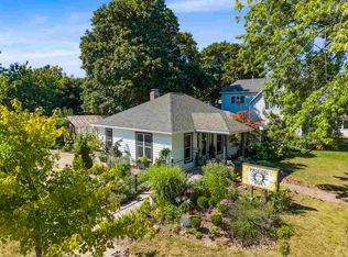 907 Bridge St, Charlevoix, MI 49720