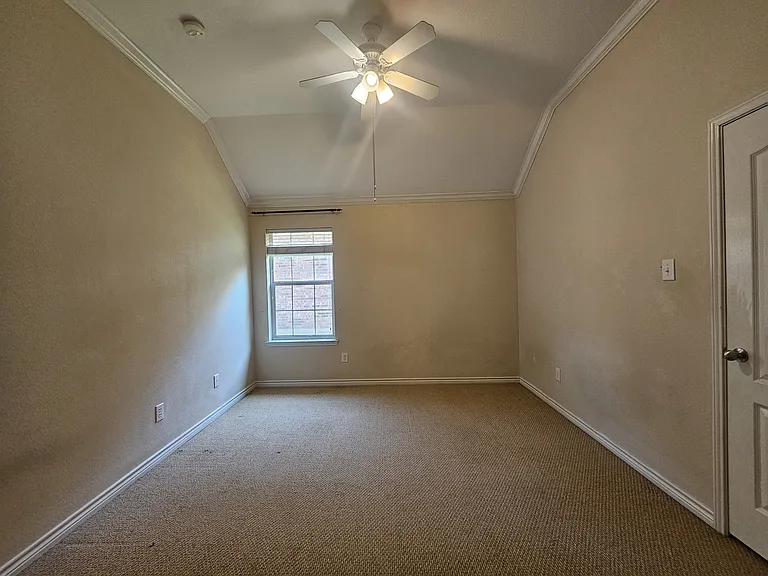 8562 Robertson Dr — Photo 31