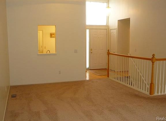 3rd image of 637 Ravencrest Ln