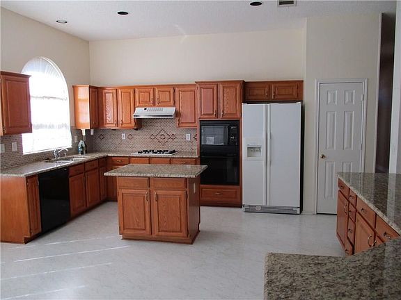 3rd image of 717 Cottonwood Dr