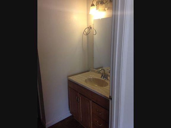 4th image of 1614 Bartholomew St
