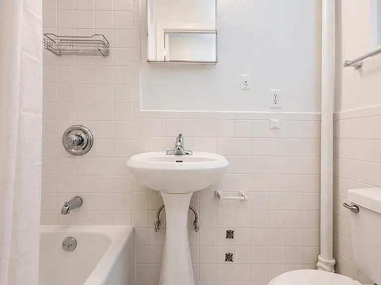 194 Bleecker St #2D — Photo 7