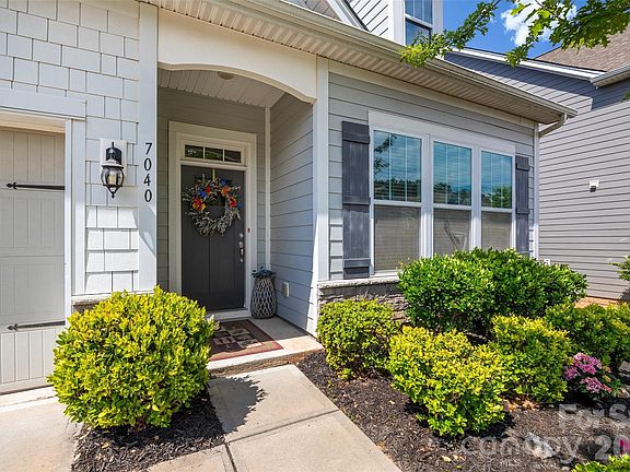 3rd image of 7040 Chrysanthemum Rd