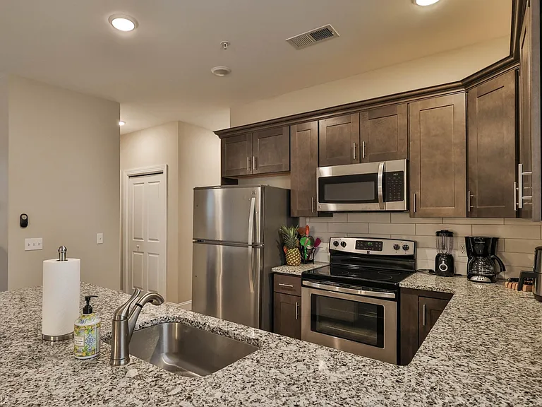 1503 Main St #J — Photo 2