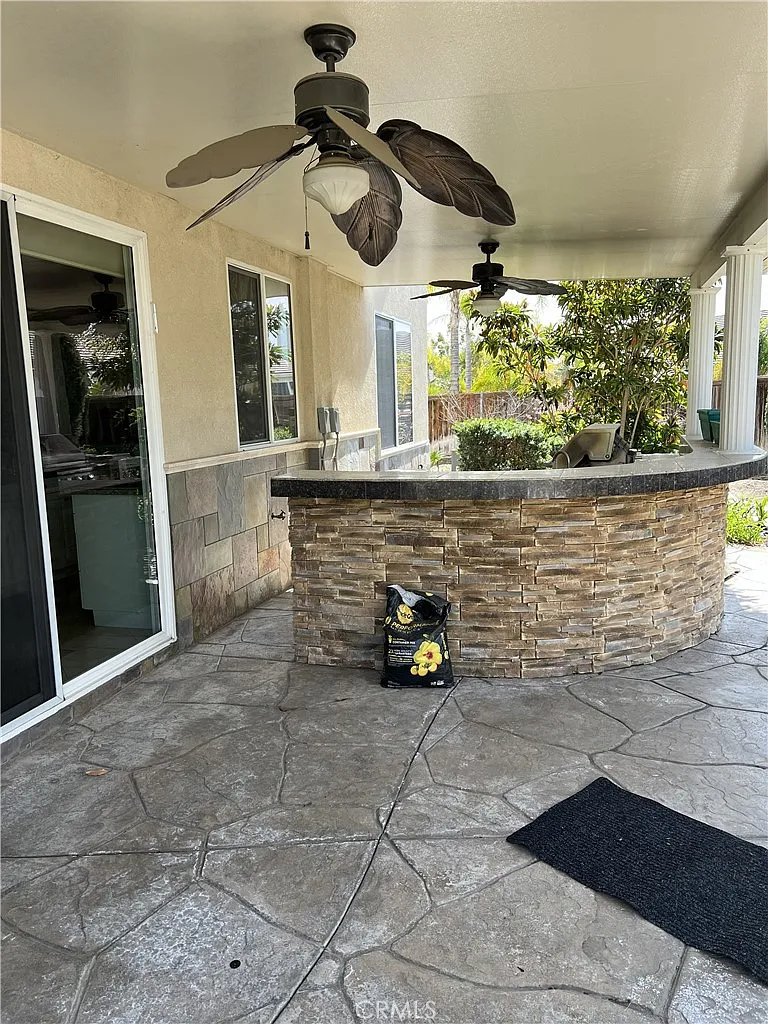 5 bed, 3708 sqft, $4,900 — Photo 2