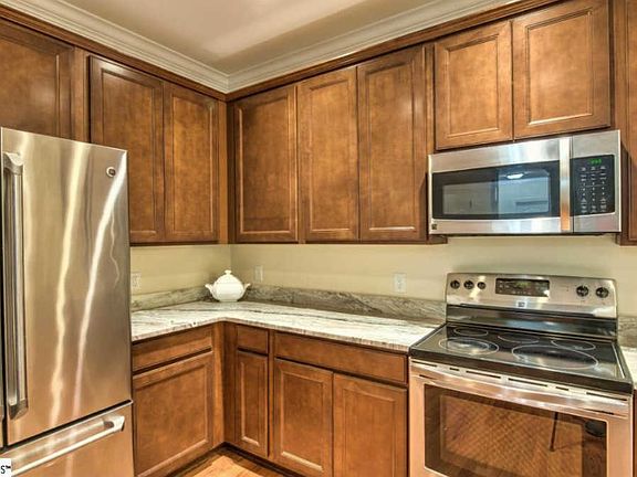 3rd image of 314 Cypresshill Ct