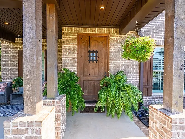 127 Ashbey Cir — Photo 2