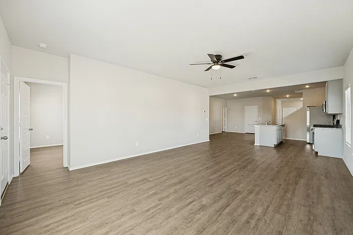 4 bed, 3.0 bath, 2337 sqft, $2,250 — Photo 3