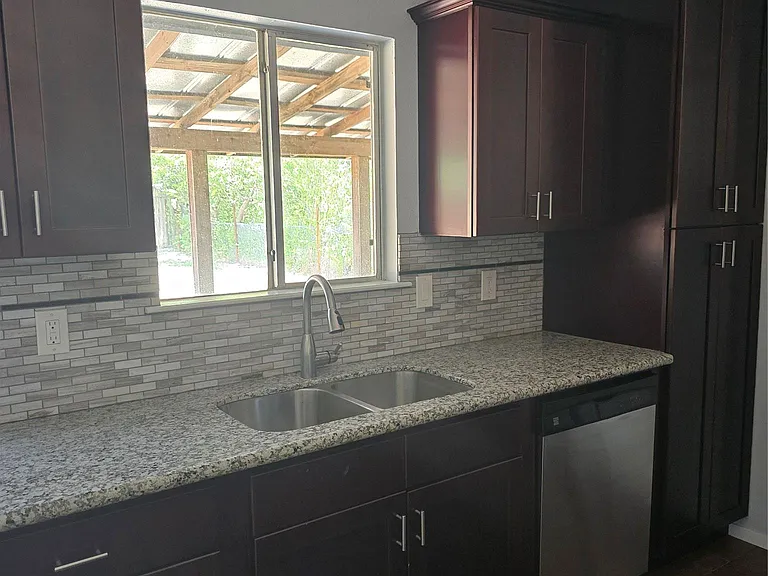 1106 Fauntleroy Trl #B — Photo 34