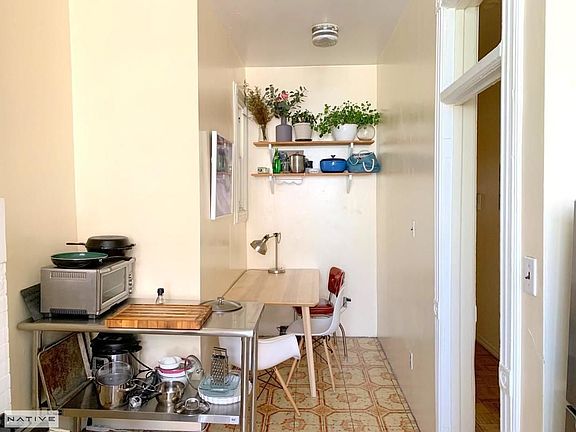 5th image of 853 Manhattan Ave APT 3