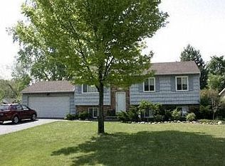 1146 Delta Rd, Walled Lake, MI 48390