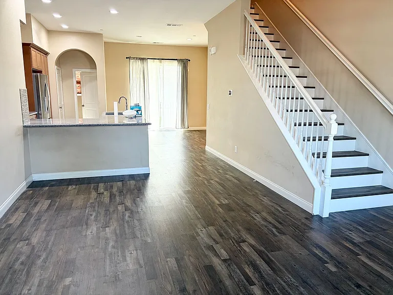 1029 N Citrus Ave — Photo 12
