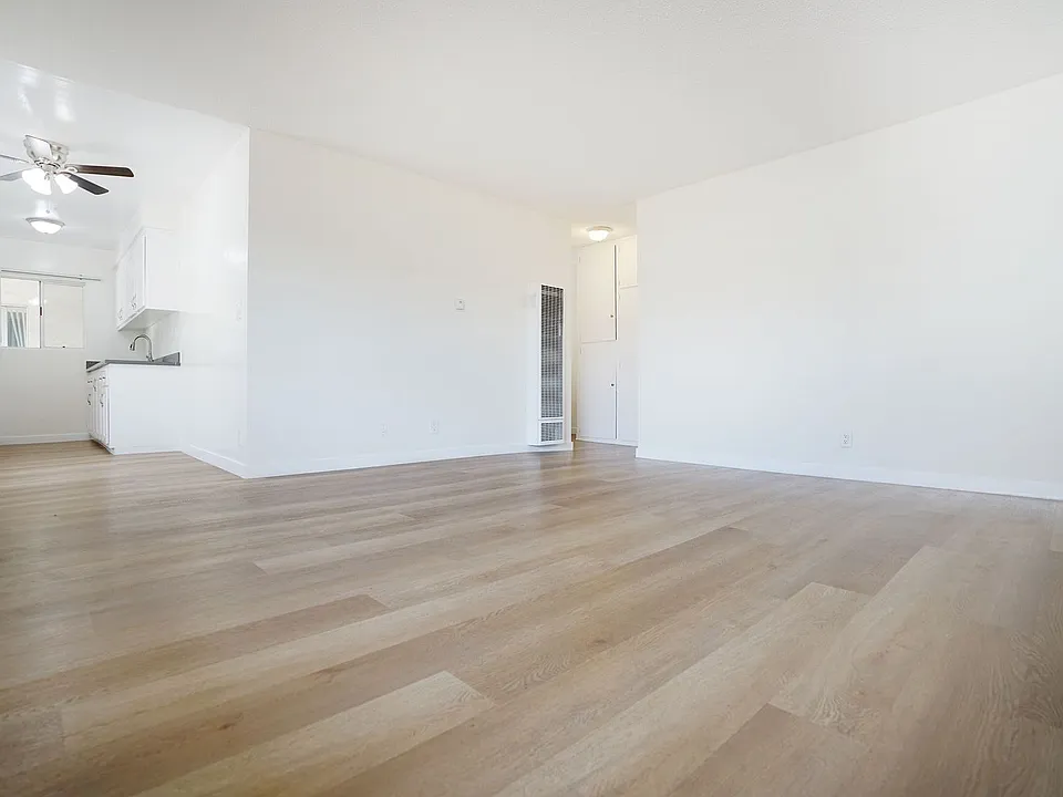 Acacia Ave 11941 (Concordia Apts)